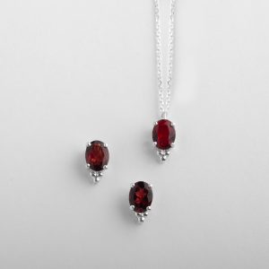 نیم ست گردنبند و گوشواره نقره و یاقوت