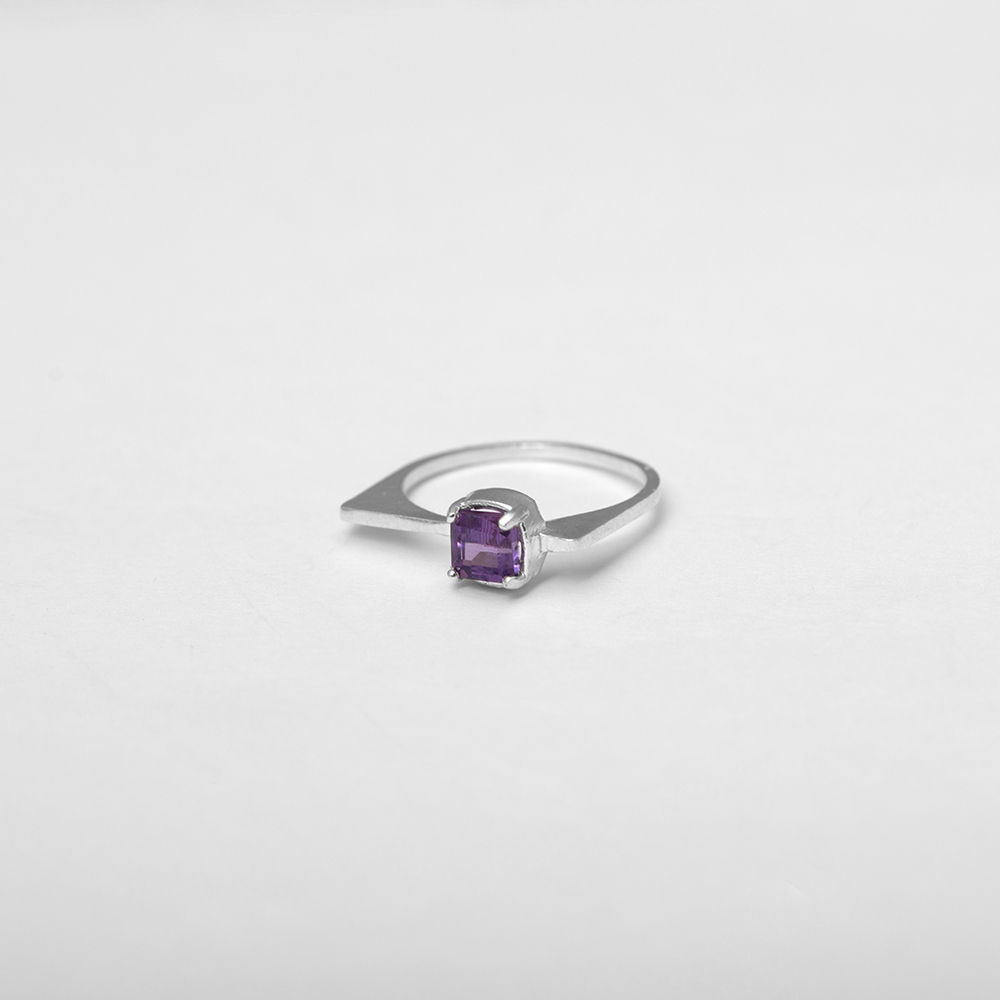 انگشتر نقره و سنگ آمیتیست RI1054