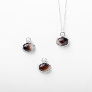 نیم ست گردنبند و گوشواره نقره و عقیق و صدف